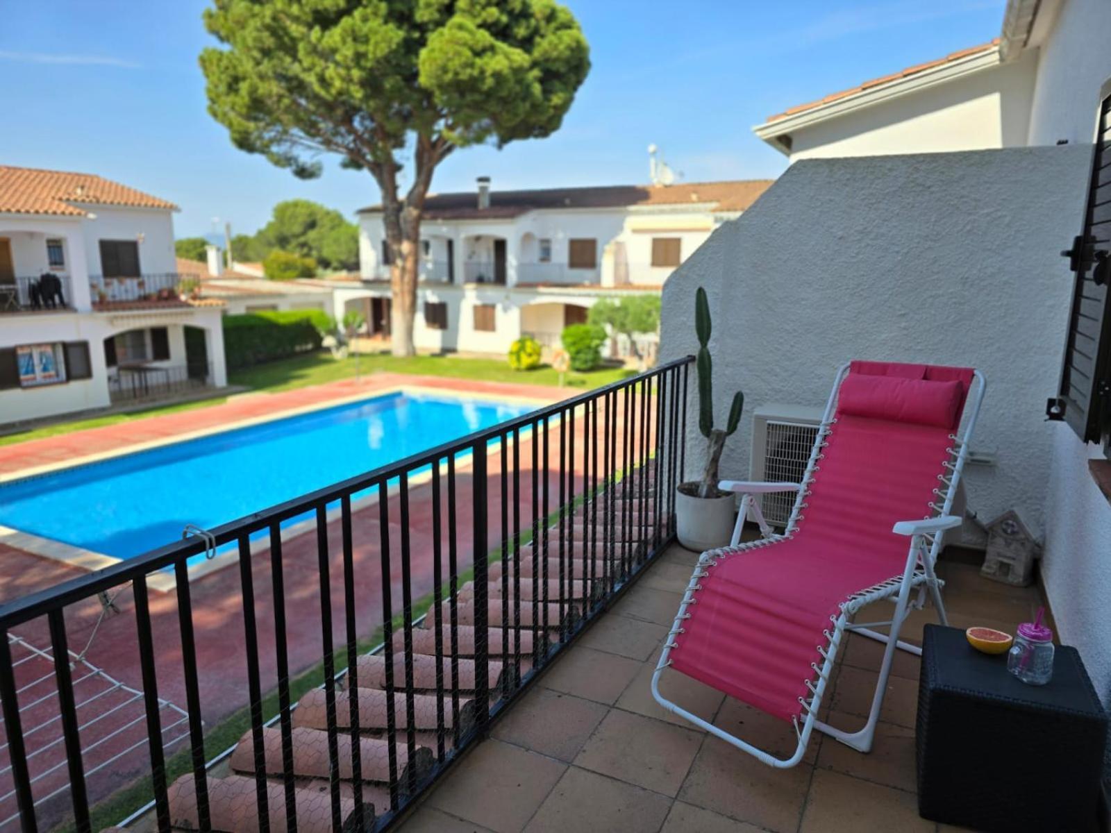 Cosy Apartment Of L'Escala Beach Экстерьер фото